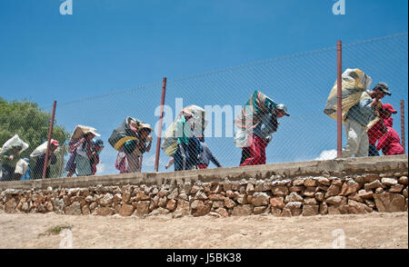 Schmuggler an der Grenze zwischen Bolivien und Argentinien. La Quiaca - Villazon Stockfoto