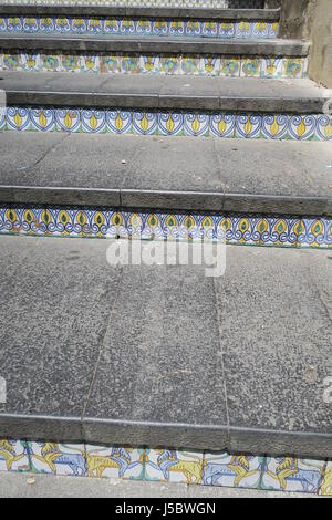 Handbemalte fliesen Scalinata di Santa Maria del Monte Treppen in Venice Stadt, Insel Sizilien, Italien. Stockfoto