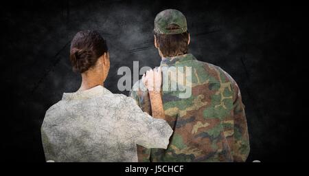 Digitalen Verbund der Rückseite Soldat und Frau Schwarz Grunge Hintergrund mit overlay Stockfoto