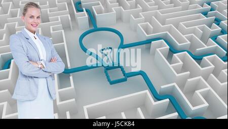 Digitalen Verbund aus Geschäftsfrau mit Armen gekreuzt gegen Birne verbunden im Labyrinth Stockfoto