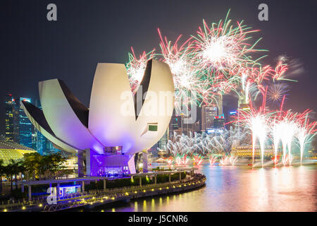 Singapur, Singapur - 18. Juli 2015: Feuerwerk der SG50 feiern in Singapur, Singapur. Stockfoto
