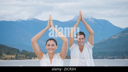 Digital Composite Doppelbelichtung von Mann und Frau gegen Berge Stockfoto