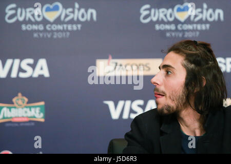 Kiew, UKRAINE - 14. Mai 2017: Salvador Sobral aus Portugal auf der Pressekonferenz beim Eurovision Song Contest in Kiew, Ukraine Stockfoto