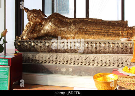 In einem buddhistischen Tempel (Wat Pa Mok) in Ang Thong (Thailand). Stockfoto