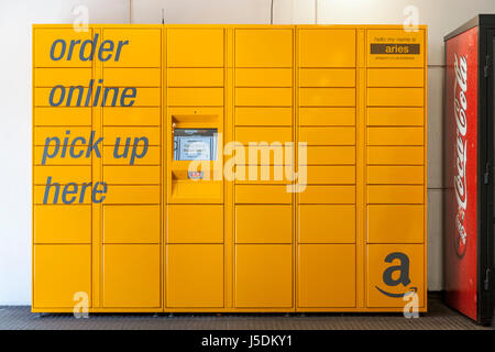 Amazon Locker, Online-Abholung Schließfächer in Nottingham, England, UK Stockfoto