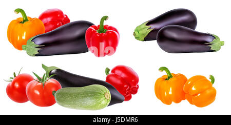 Frisches Gemüse Auberginen, Tomaten und Paprika, die isoliert auf weißem Hintergrund Stockfoto