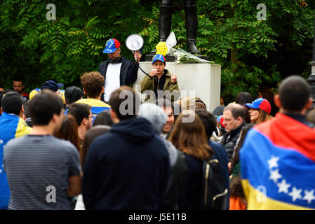 Ein Demo-Protest gegen venezolanischer Diktator Nicolas Maduro fand rund um die Statue von Simon Bolivar in Belgrave Square, London Stockfoto