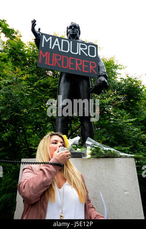 Ein Demo-Protest gegen venezolanischer Diktator Nicolas Maduro fand rund um die Statue von Simon Bolivar in Belgrave Square, London Stockfoto