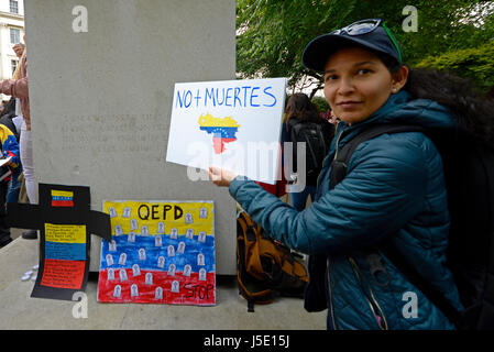 Ein Demo-Protest gegen venezolanischer Diktator Nicolas Maduro fand rund um die Statue von Simon Bolivar in Belgrave Square, London Stockfoto