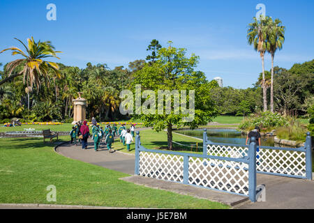 Schülerinnen und Schüler eine Tour von den Royal Botanic Gardens im Zentrum von Sydney, new-South.Wales, Australien Stockfoto