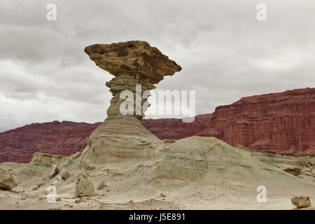 El Hongo, Pilz geformten Felsformation, Ischigualasto ("Valle De La Luna"), Argentinien Stockfoto