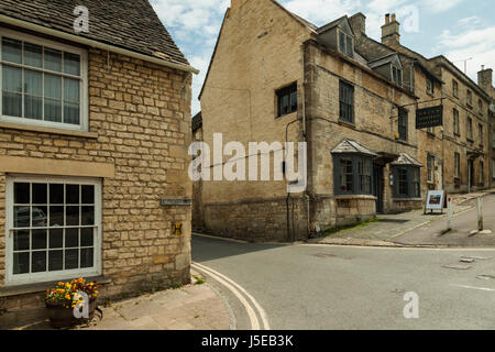 Frühling-Nachmittag in Burford, Oxfordshire, England. Stockfoto