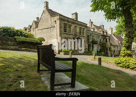 Frühling-Nachmittag in Burford, Oxfordshire. Die Cotswolds. Stockfoto