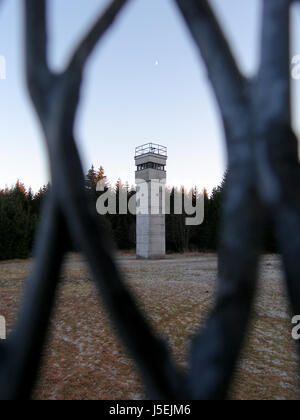 Überprüfen Sie Turm Geschichte Denkmal Baum Bäume wachsamen Museum Zaun Soldaten Überwachung Stockfoto