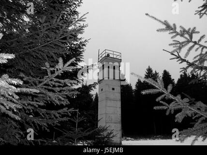 Überprüfen Sie Turm Geschichte Denkmal Baum Bäume wachsamen Museum Zaun Soldaten Überwachung Stockfoto