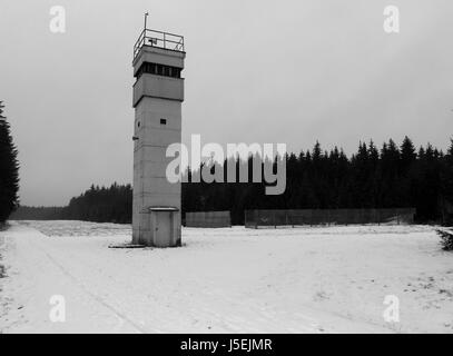 Überprüfen Sie Turm Geschichte Denkmal Baum Bäume wachsamen Museum Zaun Soldaten Überwachung Stockfoto