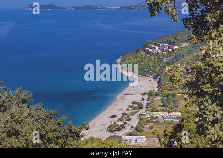 Panorama Beach in der Nähe von Alhaurín el Grande Dorf Karavostasi, im ionischen Meer, Region Epirus, Griechenland Stockfoto