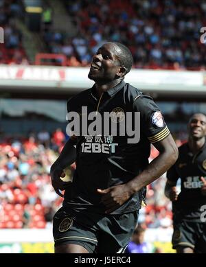 L STEELE L BARNETT E BOYCE BARNSLEY FC V WIGAN BARNSLEY FC V WIGAN ATHLETIC OAKWELL STADIUM BARNSLEY ENGLAND 3. August 2013 Stockfoto