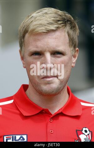 EDDIE HOWE AFC BOURNEMOUTH MANAGER VICARAGE ROAD WATFORD ENGLAND 10. August 2013 Stockfoto