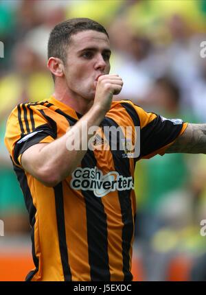 ROBBIE BRADY feiert 1. gehen HULL CITY V NORWICH Stadt HULL KC STADIUM ENGLAND 24. August 2013 Stockfoto