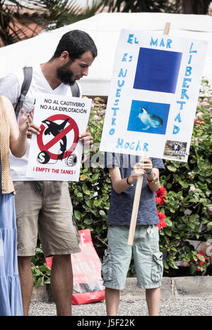 Tier Rechte Demonstranten außerhalb Aquarium Loro Parque in Puerto De La Cruz auf Teneriffa, Kanarische Inseln, Spanien Stockfoto