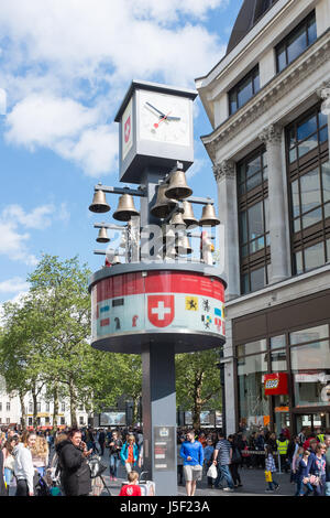 Schweizer Glockenspiel im Schweizer Hof in der Nähe von Leicester Square im Londoner West End Stockfoto