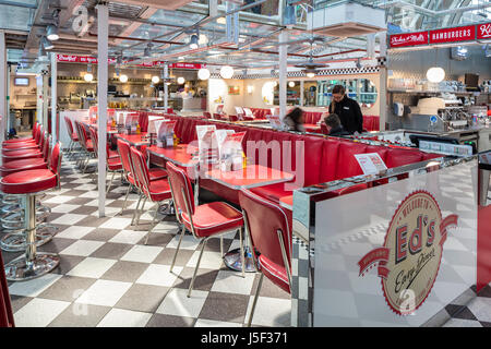 Denkmäler in der Liverpool Street Station. Stockfoto