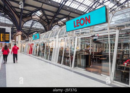 Denkmäler in der Liverpool Street Station. Stockfoto