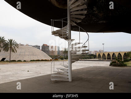 Hubschrauberlandeplatz in der Rachid Karami international Exhibition centre entwickelt von brasilianischen Architekten Oscar Niemeyer, North Governorate, Tripoli, Libanon Stockfoto