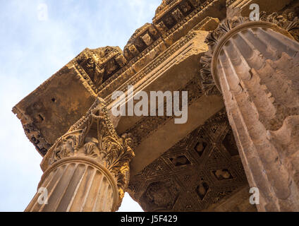 Korinthischen Kapitellen verziert die Tempel des Bacchus, Beqaa Governorate, Baalbek, Libanon Stockfoto