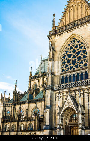 Neue Kuppel gotische Kathedrale in Linz, Oberösterreich, hauptportal Ansicht, architektonische Details, touristische Attraktion, berühmten Sehenswürdigkeiten, selektive foc Stockfoto