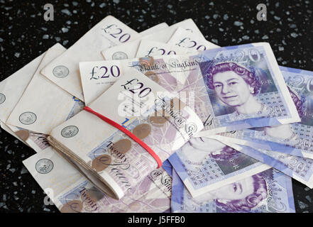 Nahaufnahme des englischen Bargelds £20-Banknoten-Banknoten 20-Pfund-Banknoten-Sparbündel England Vereinigtes Königreich GB Großbritannien Stockfoto