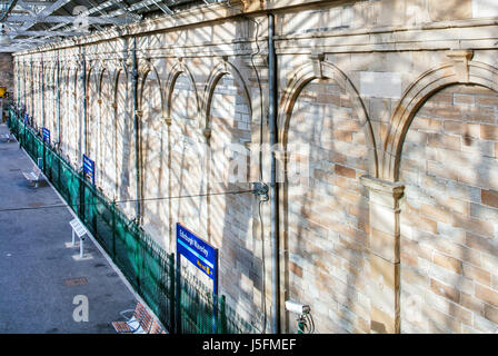 Plattform-Edinburgh Waverley Station Stockfoto