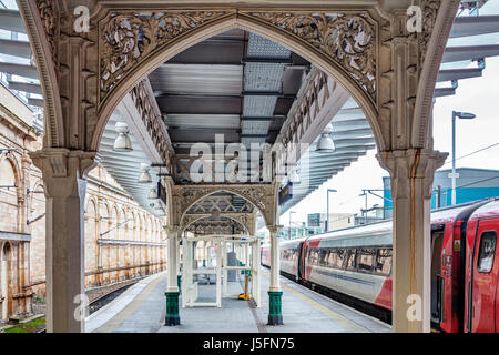 Plattform-Edinburgh Waverley Station Stockfoto