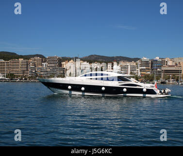 Bild - Luxus-Motoryacht - während der kombinierten Palma International Boat Show 2017 und Palma Superyacht zeigen 2017, Paseo Maritimo, Palma De Mallorca. Stockfoto