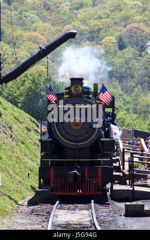 Yukon Queen Lok Dampflok und Zug an der Tweetsie Eisenbahn Amusement park Blowing Rock North Carolina Stockfoto