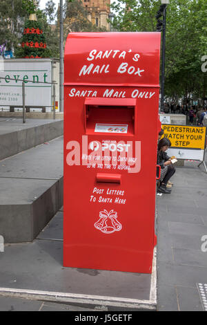 Spende und Briefkasten für Santa Claus Vater Weihnachtsaktion In Melbourne Australien betrieben von der Heilsarmee Stockfoto