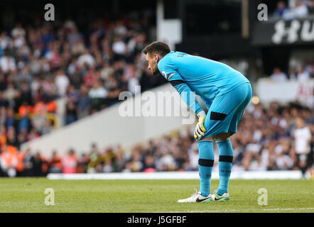 Hugo Lloris von Tottenham Hotspur in der Premier-League-Spiel zwischen Tottenham Hotspur und Manchester United an der White Hart Lane in London. 14 Mai 2017 nur zur redaktionellen Verwendung. Kein Merchandising. Für den Fußball Bilder FA und Premier League Einschränkungen gelten inc. keine Internet/Mobile Nutzung ohne FAPL Lizenz - für Details Kontakt Dataco ARRON GENT/Tele FUßBALLBILDER Stockfoto