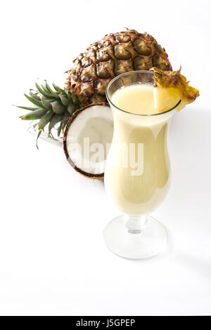 Piña Colada cocktail isoliert auf weißem Hintergrund. Exemplar. Stockfoto