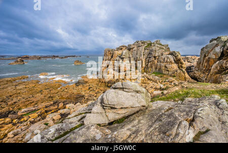 Frankreich, Bretagne, commune de Plougrescant, Le Gouffre de Plougrescant im Département Côtes-d ' Armor, landschaftlich reizvoll, felsigen Ärmelkanal Küste Landschaft n Stockfoto