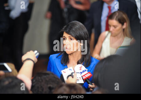 New York, USA. 17. Mai 2017. Pressekonferenz von der US-Botschafter bei der UNO, Nikki Haley, nach der Sitzung des Sicherheitsrats über die Krise in Venezuela. Bildnachweis: LUIZ ROBERTO LIMA/Alamy Live-Nachrichten Stockfoto