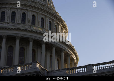 16. Mai 2017 - Washington, DIstrict Of Columbia, USA - Sonnenlicht beleuchtet Westen konfrontiert, von der das Kapitol vor Sonnenuntergang. Präsident Trump veröffentlicht streng geheimen Informationen zu Russlands Außenminister über eine geplante Operation der islamischen Staat, nach US-Beamten, das Weiße Haus in eine andere Kontroverse zu stürzen. (Bild Kredit: © Alex Edelman über ZUMA Draht) Stockfoto