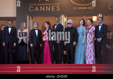 Cannes, Frankreich. 17. Mai 2017. Mitglieder der Jury bei der Eröffnungsfeier und Ismaels Geister (Les Fantômes D' Ismael) Gala screening auf dem 70. Cannes Film Festival Mittwoch, 17. Mai 2017, Cannes, Frankreich. Bildnachweis: Doreen Kennedy/Alamy Live-Nachrichten Stockfoto