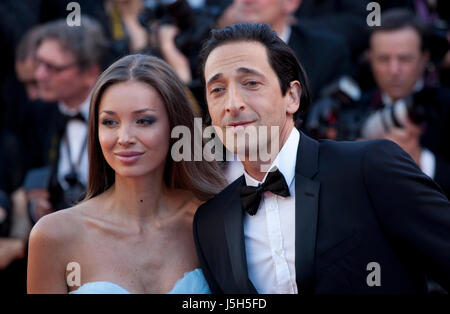 Cannes, Frankreich. 17. Mai 2017. Lara Lieto und Adrien Brody in der Eröffnungsfeier und Ismaels Geister (Les Fantômes D' Ismael) Gala screening auf dem 70. Cannes Film Festival Mittwoch, 17. Mai 2017, Cannes, Frankreich. Bildnachweis: Doreen Kennedy/Alamy Live-Nachrichten Stockfoto