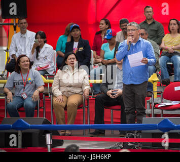 Caracas, Venezuela. 17. Mai 2017. Elías Jaua, Präsident der Kommission für die Nationalversammlung spricht auf ein Gesetz zur Unterstützung der Initiative von Präsident Nicolás Maduro. Bildnachweis: Marcos Salgado/Alamy Live-Nachrichten Stockfoto