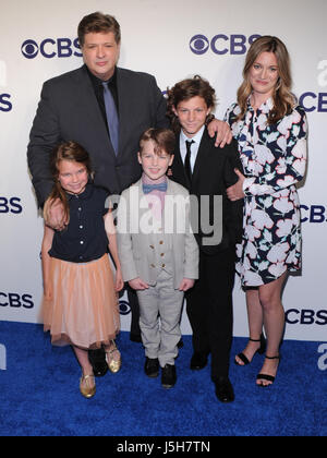 NEW YORK, NY - 17. Mai: Lance Barber, Zoe Perry, Iain Armitage, Montana Jordan, Raegan Aleece Revo besucht 2017 CBS Upfront im The Plaza Hotel am 17. Mai 2017 in New York City @John Palmer/Medien-Punch Stockfoto