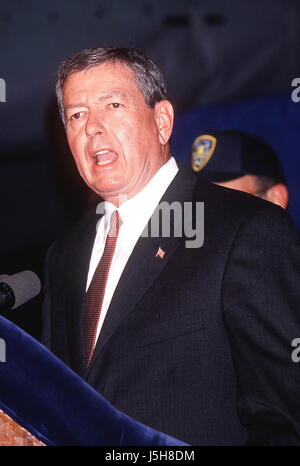 1. Januar 2011 - K22963AR-WTC-Angriff-Pressekonferenz. PIER 92 NYC 09/21/01.FBI DIREKTOR ROBERT MUELLER. ATTORNEY GENERAL JOHN ASHCROFT. ANDREA RENAULT / 2001 Credit: Kugel-Photos/ZUMAPRESS.com/Alamy Live-Nachrichten Stockfoto