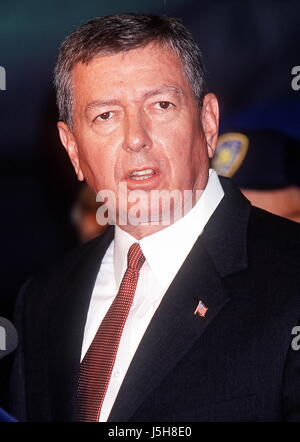 1. Januar 2011 - K22963AR-WTC-Angriff-Pressekonferenz. PIER 92 NYC 09/21/01.FBI DIREKTOR ROBERT MUELLER. ATTORNEY GENERAL JOHN ASHCROFT. ANDREA RENAULT / 2001 Credit: Kugel-Photos/ZUMAPRESS.com/Alamy Live-Nachrichten Stockfoto