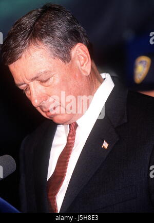 1. Januar 2011 - K22963AR-WTC-Angriff-Pressekonferenz. PIER 92 NYC 09/21/01.FBI DIREKTOR ROBERT MUELLER. ATTORNEY GENERAL JOHN ASHCROFT. ANDREA RENAULT / 2001 Credit: Kugel-Photos/ZUMAPRESS.com/Alamy Live-Nachrichten Stockfoto