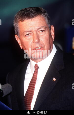 1. Januar 2011 - K22963AR-WTC-Angriff-Pressekonferenz. PIER 92 NYC 09/21/01.FBI DIREKTOR ROBERT MUELLER. ATTORNEY GENERAL JOHN ASHCROFT. ANDREA RENAULT / 2001 Credit: Kugel-Photos/ZUMAPRESS.com/Alamy Live-Nachrichten Stockfoto